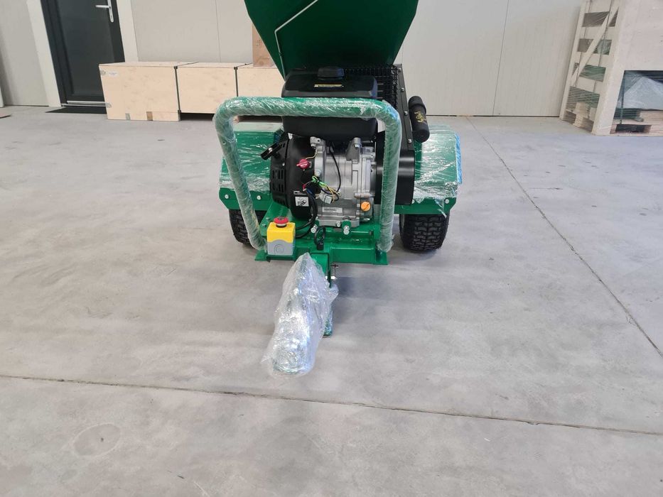 Tocator crengi NOU motor 14,5cp- diametru lemn 15cm -import GERMANIA