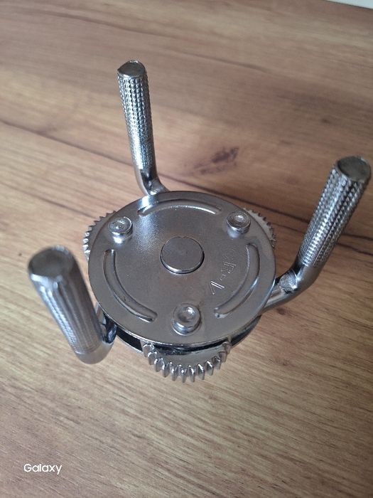 Универсален ключ за всички видове маслени филтри