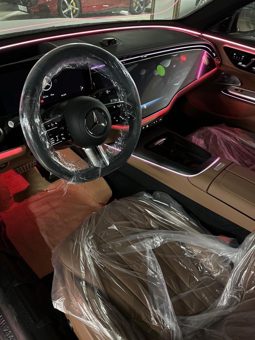 MERCEDES E300 AMG LINE 4Matic 140 anniversary