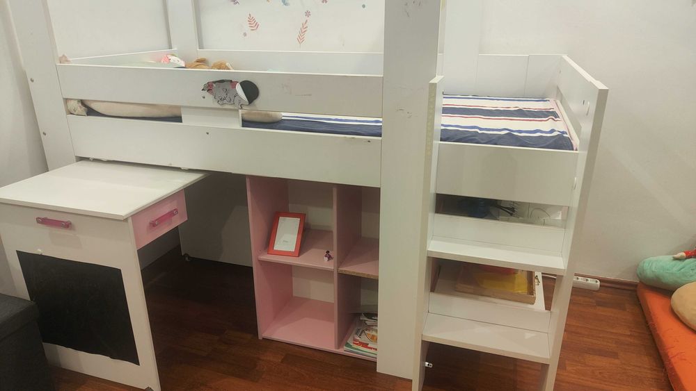 Pat cu scara, birou, spatiu depozitare si de joaca,cu saltea inclusa