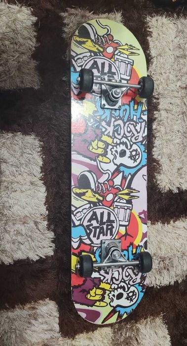 Skateboard – design graffiti „All Star”