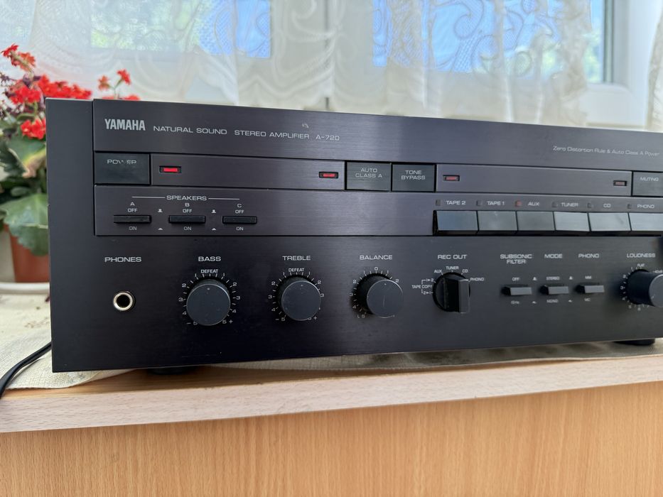 Yamaha A-720 Качествен стерео усилвател