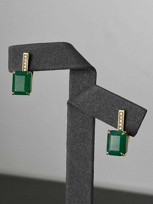 Золотые серьги с изумрудами