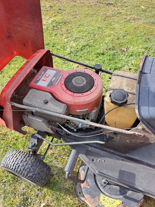 Tractoras tuns gazon cu grebla