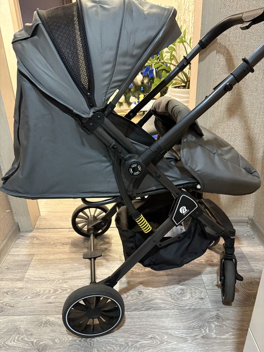 Коляска прогулочная.