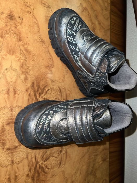 Кожаные ботинки на девочку