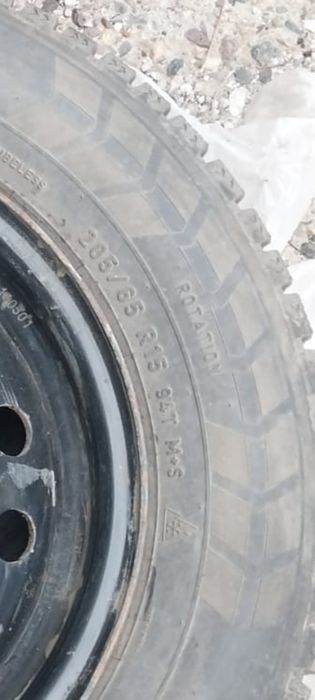 Срочно продам зимние шины
