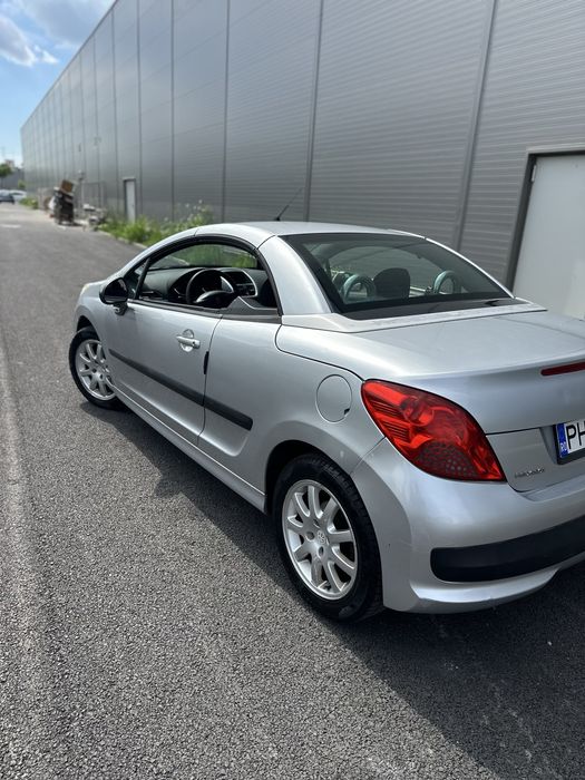 Vând Peugeot 207cc