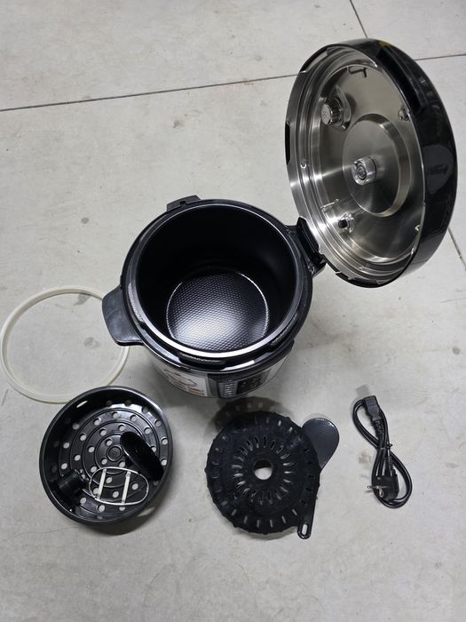 Oala Tefal One Pot lovita pentru piese