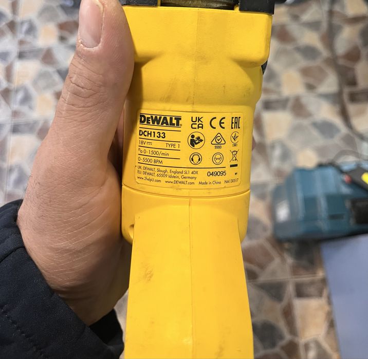 Перфоратор Dewalt DCH133 с батерия 2А
