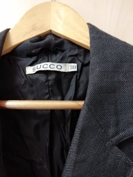 Два броя Дамско елегантно сако