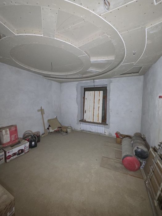 Срочно Трикотажка 65-мактаб 1 км 3 куча  7 соток 2 этажа зур хавли