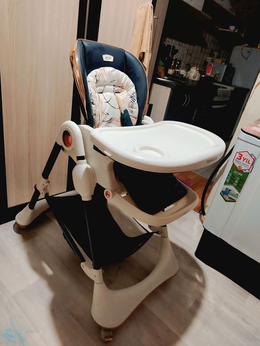 Детский столик  для кормления
