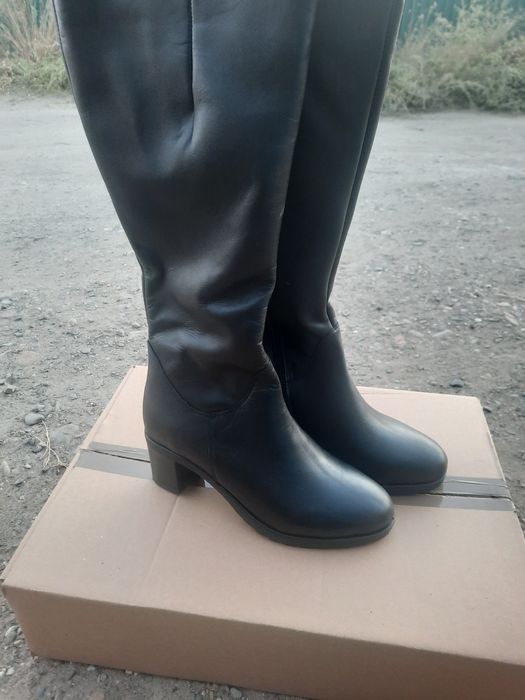 Продам женские сапоги