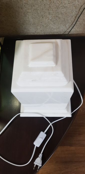 Светильник  продам.