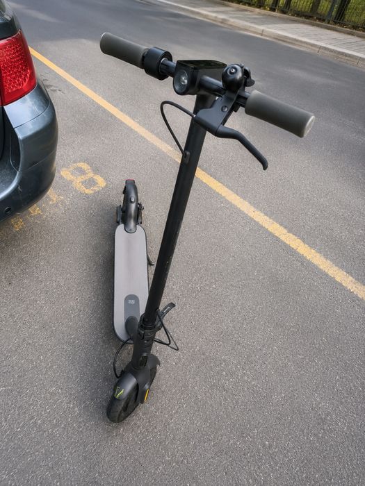 Trotineta electrica Xiaomi Mi Electric Scooter Essential