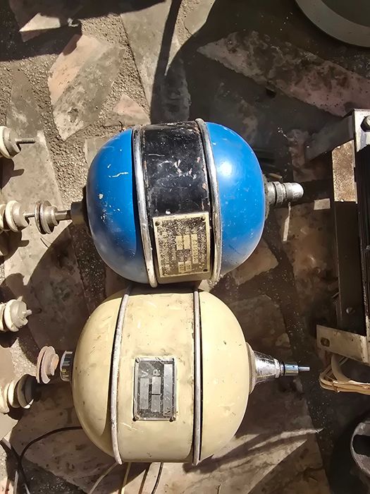 Разни електрически двигатели компресори и други