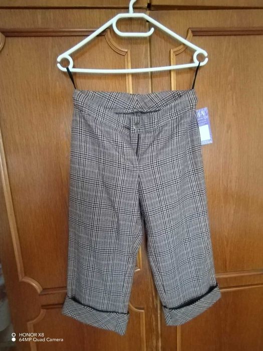 Costum dama sacou si pantalon scurt cu manseta in carouri nou.