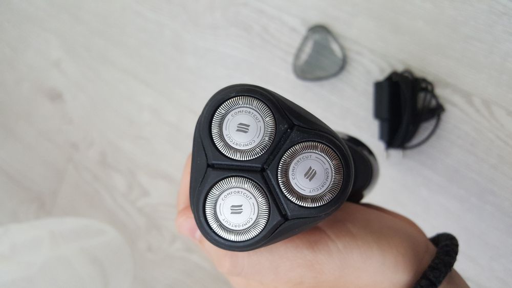 Masina aparat de barbierit ras Philips