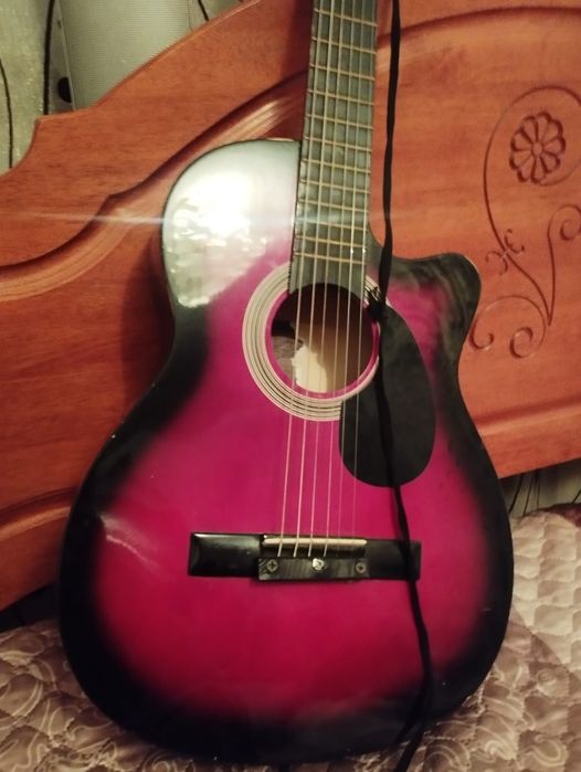 гитара бу но хорошая уже настроена