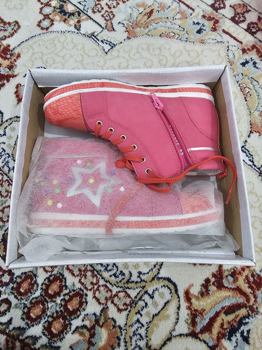 Продаю новый детский ботинки 5000