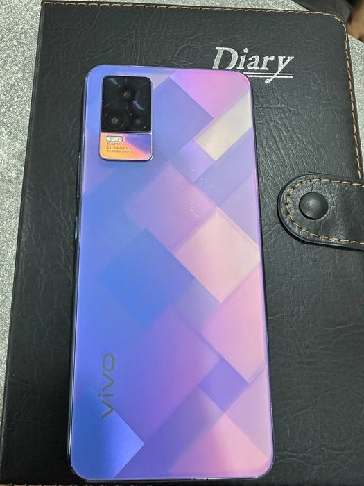 Telefon :  Vivo V21e