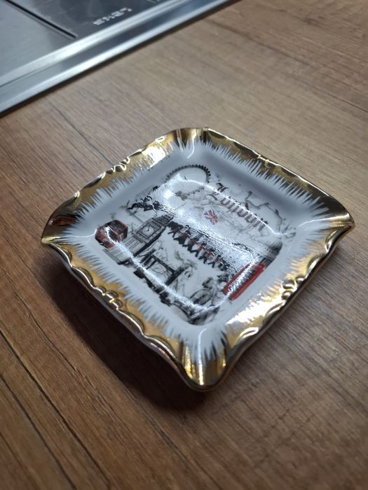 Малък Пепелник Лондон
