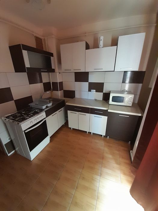 Inchiriez apartament