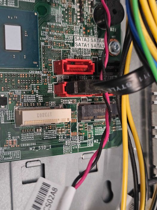 Lenovo ThinkCentre M910s SFF Pentium G4400 3.30GHz – funcțional, fără RAM/HDD