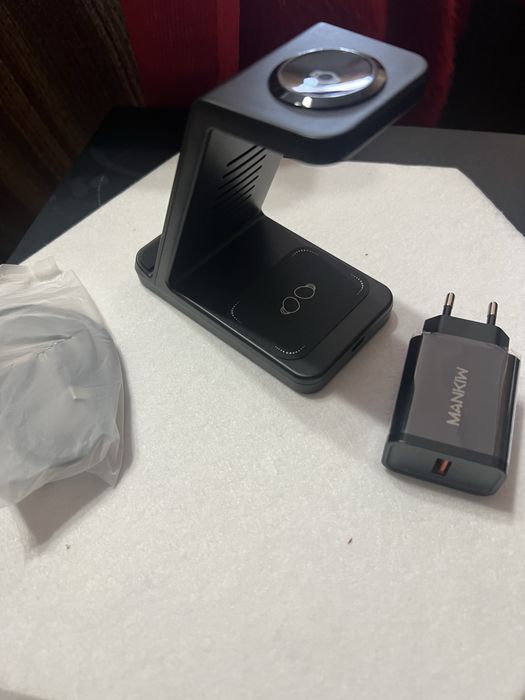 Зарядна станция за телефон,слушалки,часовник