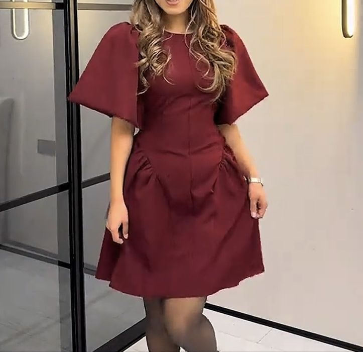 элигантое платье , абсолютно новое  размер :42,44