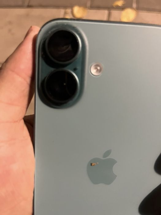 IPhone 16 телефон