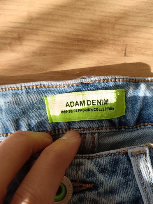 Продавам 2 чифта Дънки.