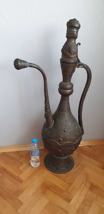 Стар много голям меден ибрик