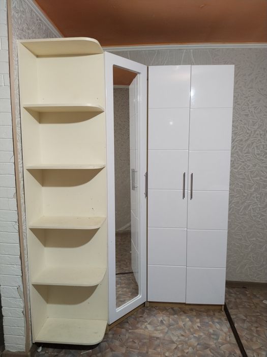 Продам угловой шкаф