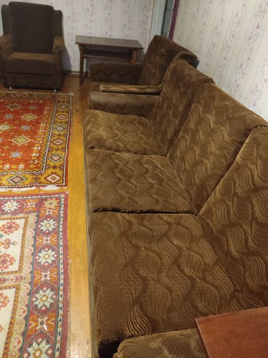 Мягкий уголок ; диван, 2 кресла, столик.