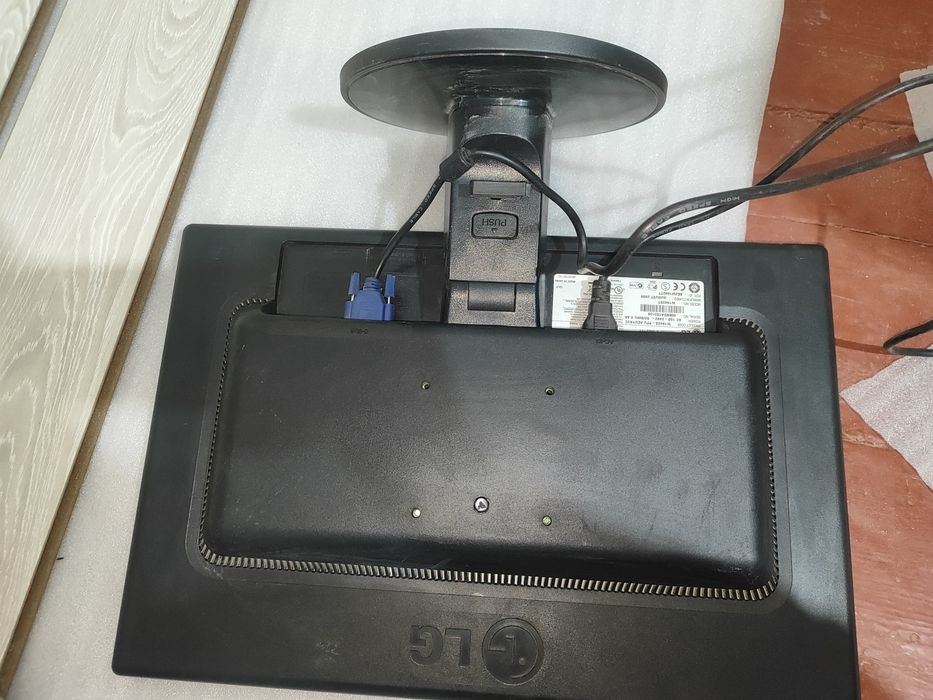 LG E1942s хороший