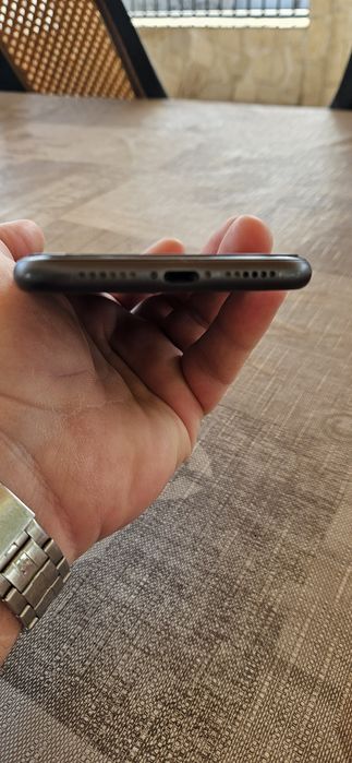IPhone 11 много запазен