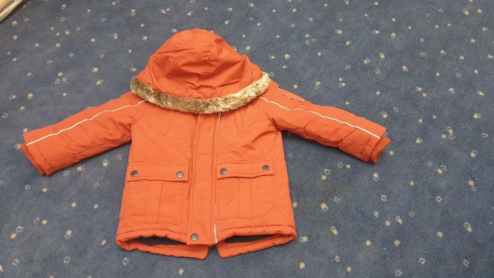 Продам зимнюю куртку на мальчика 3-4 года
