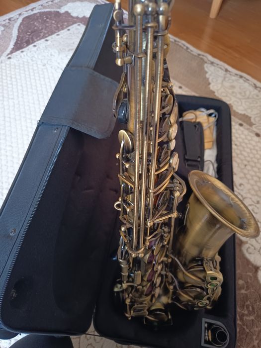 Vând saxofon Karl Glaser, puțin utilizat