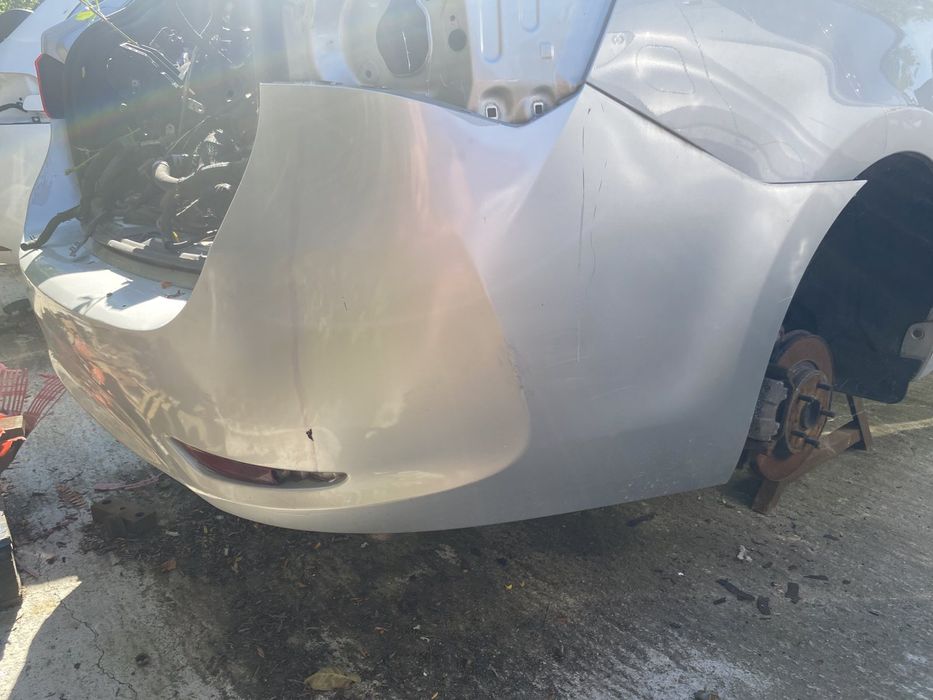 Задна броня за Toyota Avensis T27