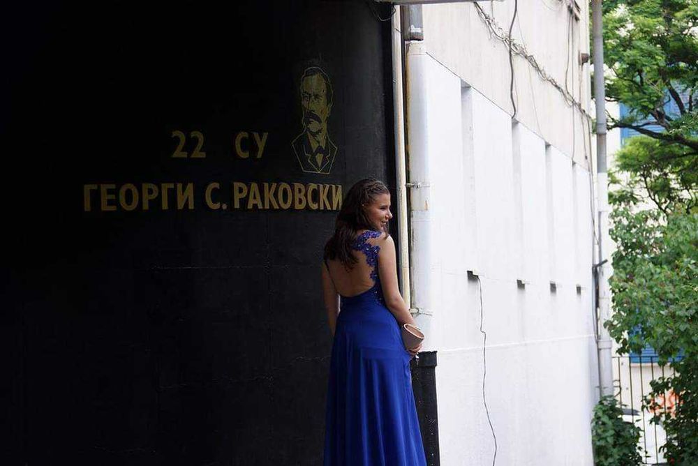 Бална абитуриентска рокля син цвят