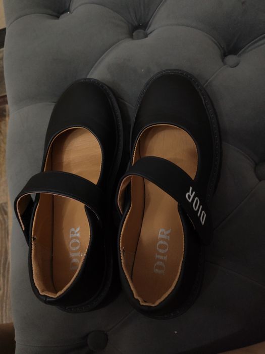 Продам, школьные туфли