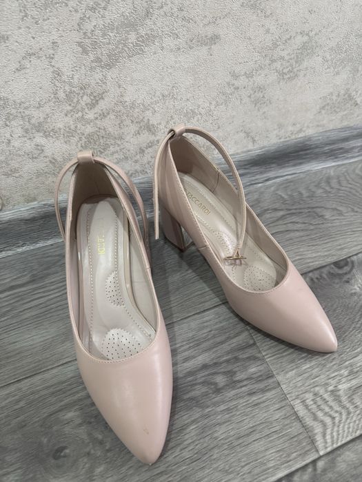 Продам женские туфли