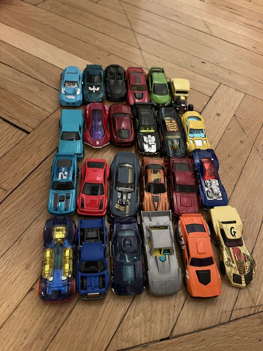 Pista masinute Hot Wheels Ultimate Garage + 24 masinute Hot Wheels