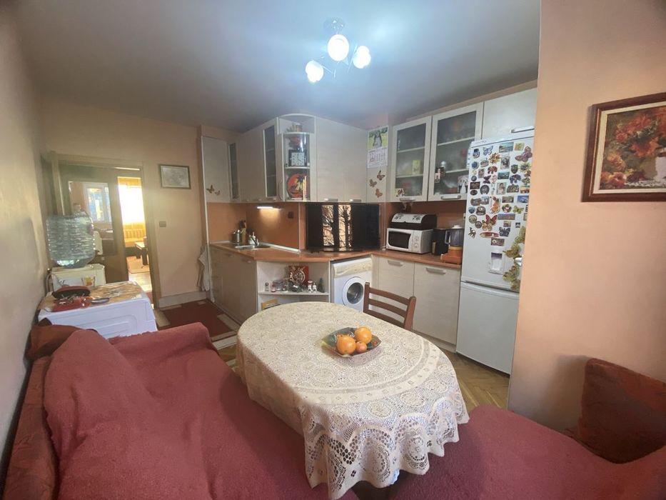 Продава се Тристаен апартамент в Плевен, Дружба 3 - 82 кв.м за 1464 €/кв.м - Снимка #2