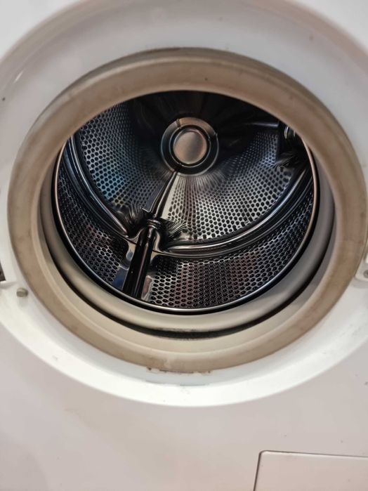 Пералня машина марка AEG, модел LAVAMAT 402F. Работеща