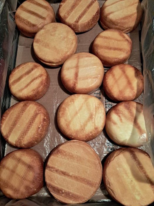 Vand cas afumat din lapte de vaca