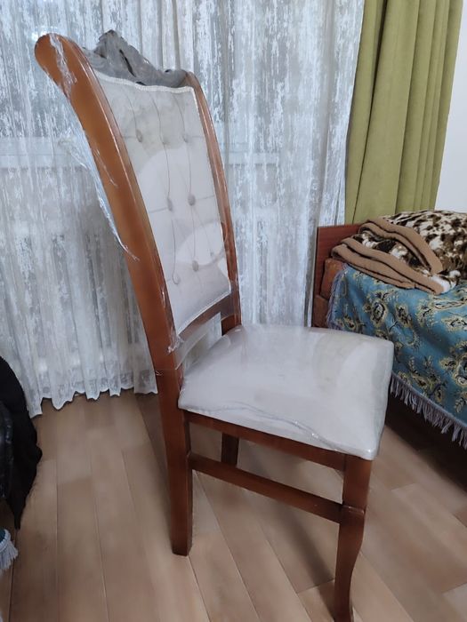 Продам стулья почти новые 8 штук