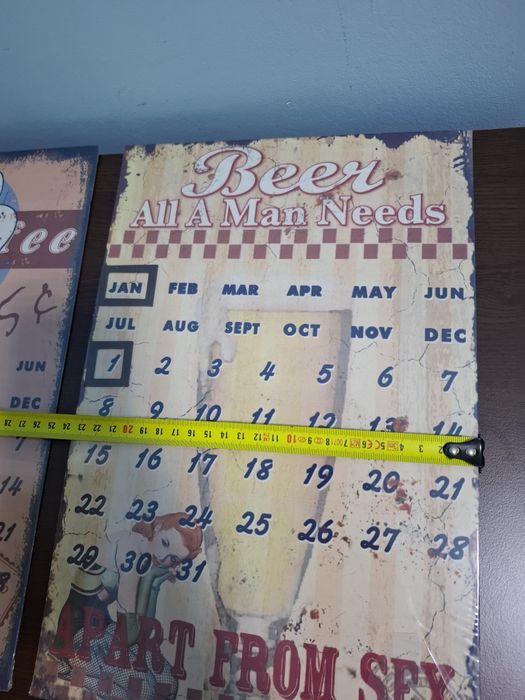 Метални табели календар